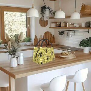 Reusable Insulated Lunch Bag with Leak-Proof Zipper & Bee Pattern Cottagecore